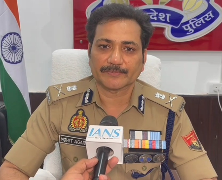 Varanasi police returned to the Pakistani citizen with short -term visa