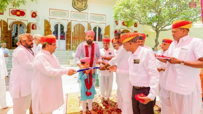 The 300 -year -old tradition has been revived by the descendants of the Mewar Dynasty, honor of the representatives of Rajpurohit SamaJaj from Marwar -Mewar Royal Revive the 300 -year -old tradition Rajpurohit community honored