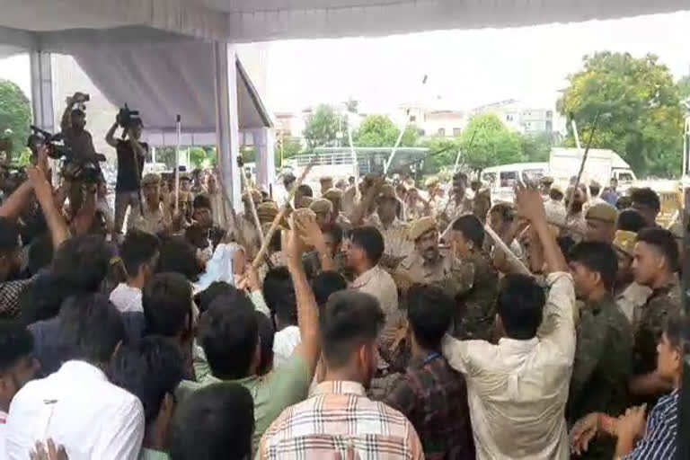 Ruckus in Rajasthan University! ABVP workers reprimanded the police’s Lathicharge, BJP MLA