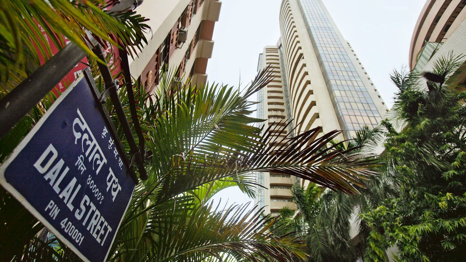 Sensex, Nifty rose by more than 12% in April: Is the Indian stock market too optimistic because the right risks remain? | Einsmark news