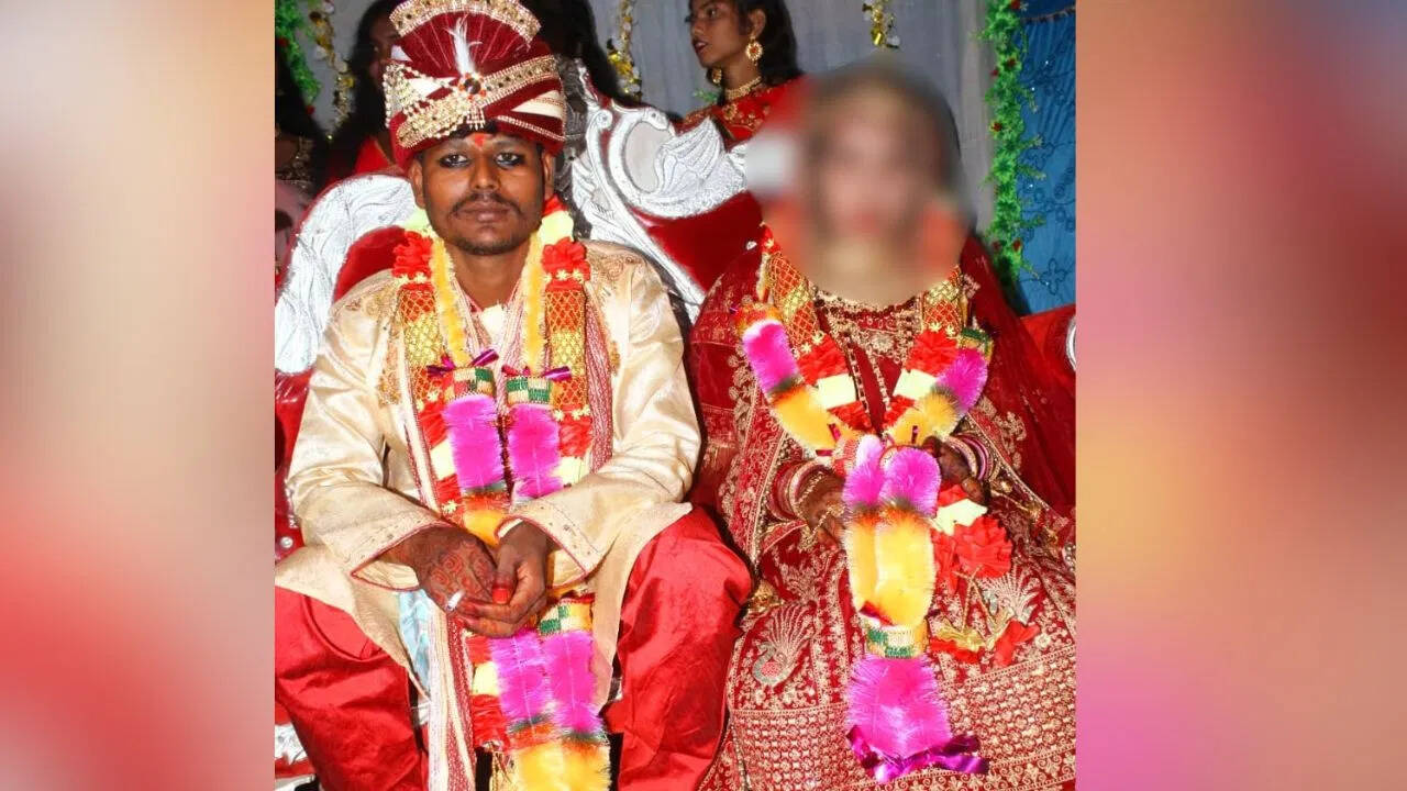 ‘Dulhan to Hum Le Jange’, at the time of the farewell, was kidnapped at a gun point. The groom kept watching the king