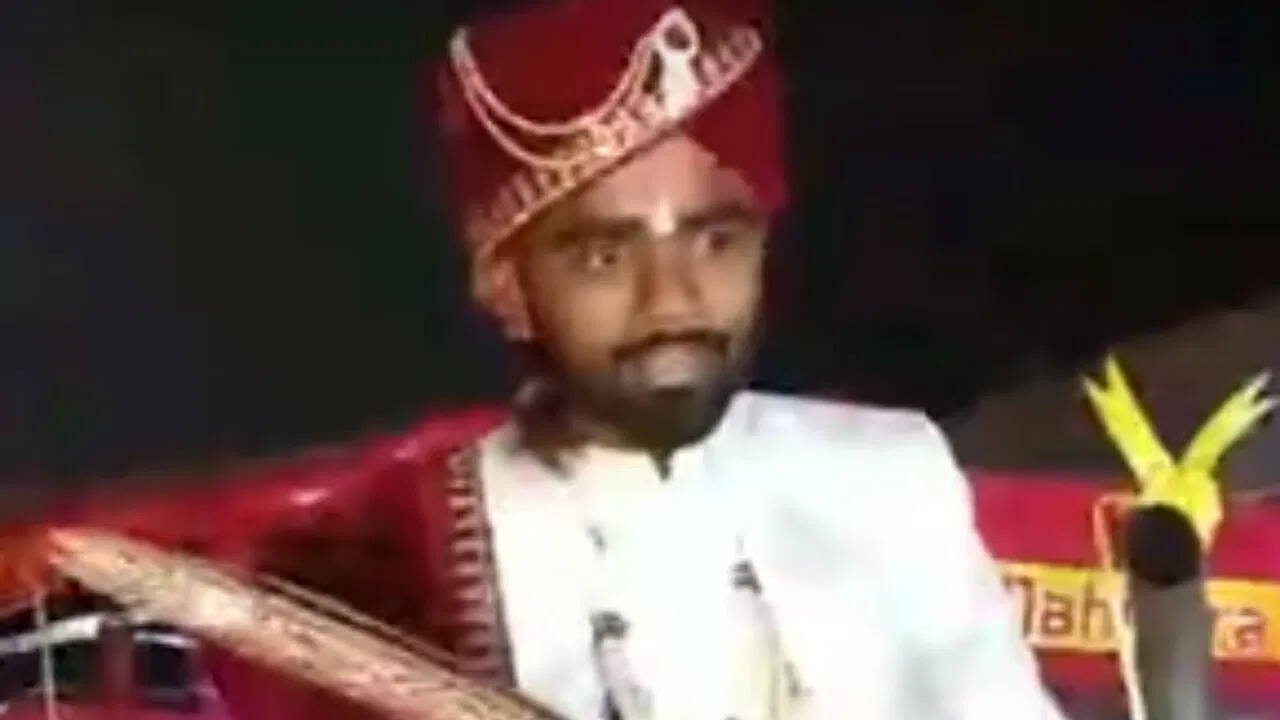300 baratis ‘unique gift’, groom in helicopter, Divyang Brother makes sister’s wedding so