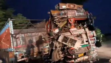 Lakhisarai News: A fierce collision between two trucks in Lakhisarai, screaming; People are afraid to see the dangerous scene – Lakhisarai News a fierce collision between two trucks. There were a lot of screaming people afraid to see the dangerous scene