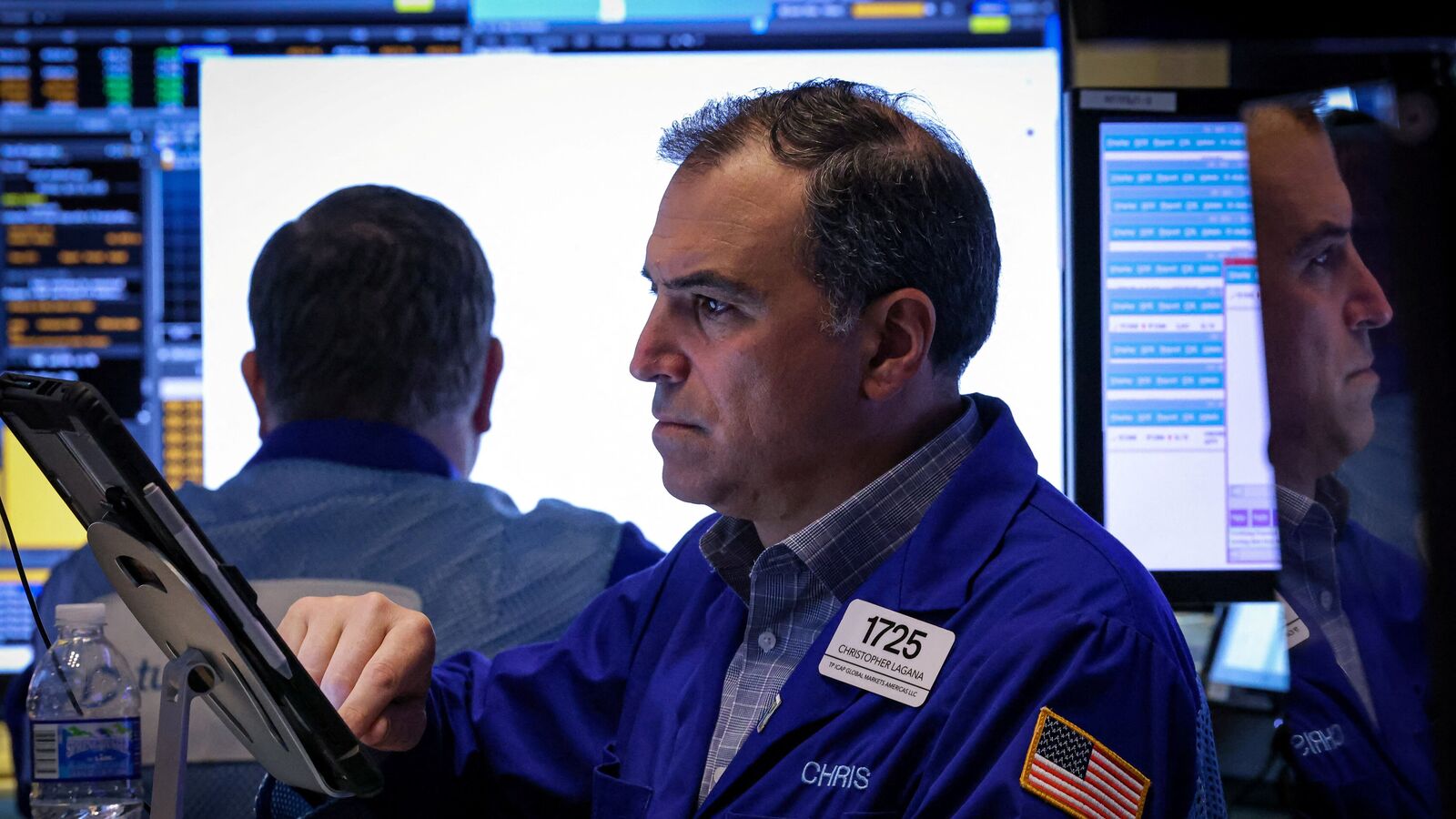 Wall Street today: US stocks mixed amid corporate earnings | Einsmark news