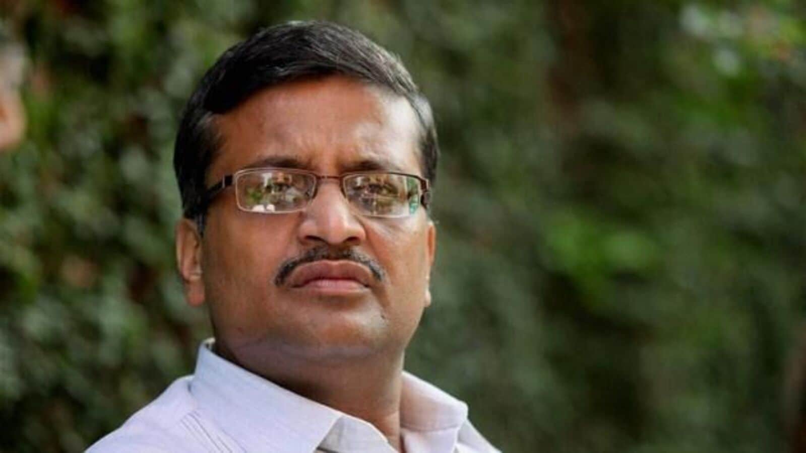 Ashok Khemka, IAS officer who marked Robert Vadra Land Deal, is retiring to 57 transfers today. All you need to know | Today news