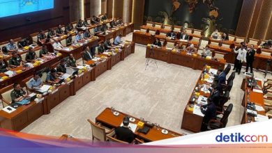 Meeting at the House of Representatives Commission I, the Minister of Defense trusted the TNI Hospital lack of specialist doctors