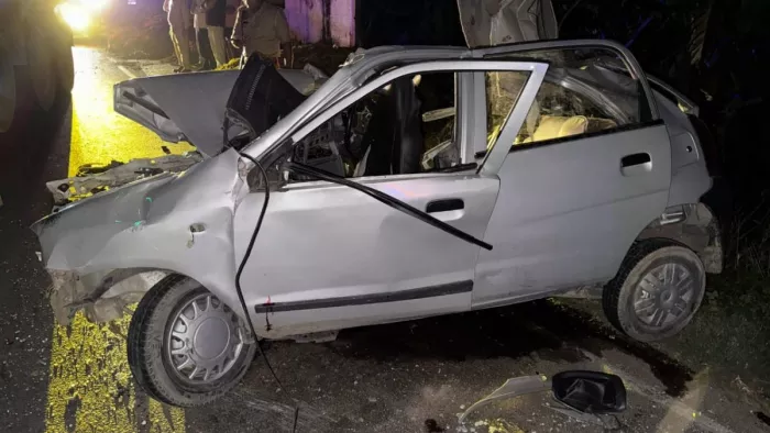 Car’s flew into a collision of tractor trolleys: three people returning from the marriage