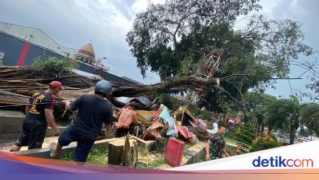 Trew trees Timpa Jemaah Salat ID, Ministry of Social Affairs searching for 3 victims
