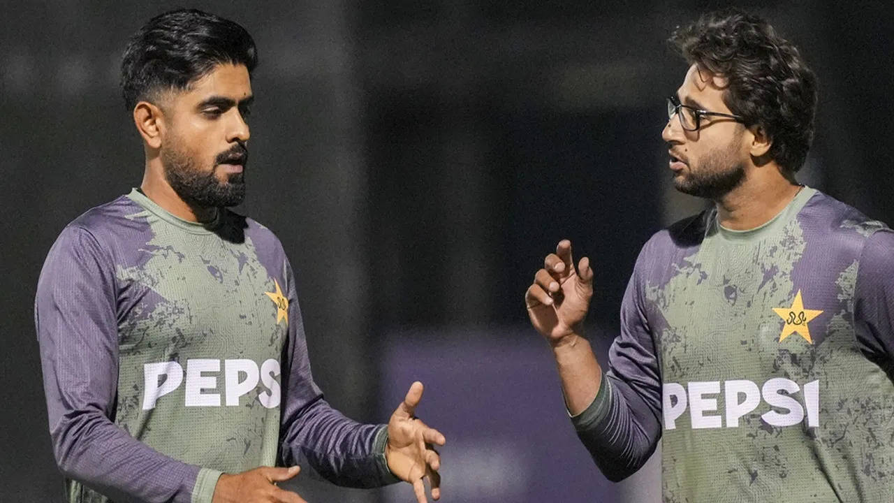 They should hit shoes, a strong attack on Babar Azam and Pakistan team, the former cricketer said: This Haramzadas has ruined everything