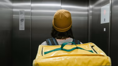 If you also live in the elevator, be careful, the child’s head has been stuck in the elevator in sports and ….