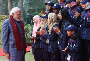 PM Modi talks to the delegation of students of Jammu and Kashmir