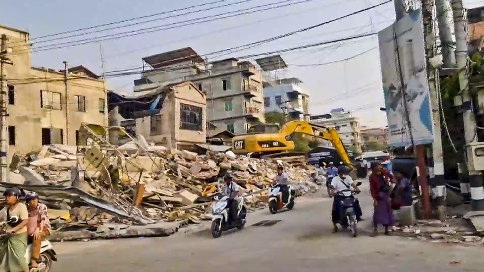 Myanmar earthquake: ‘pancake’ collapse of buildings that complicate rescue operations