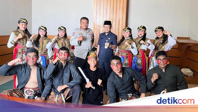 PRIOK POLRES BINA GROUP REOG PONOROGO JUNIOR CHARGESS: Prevent juveniles