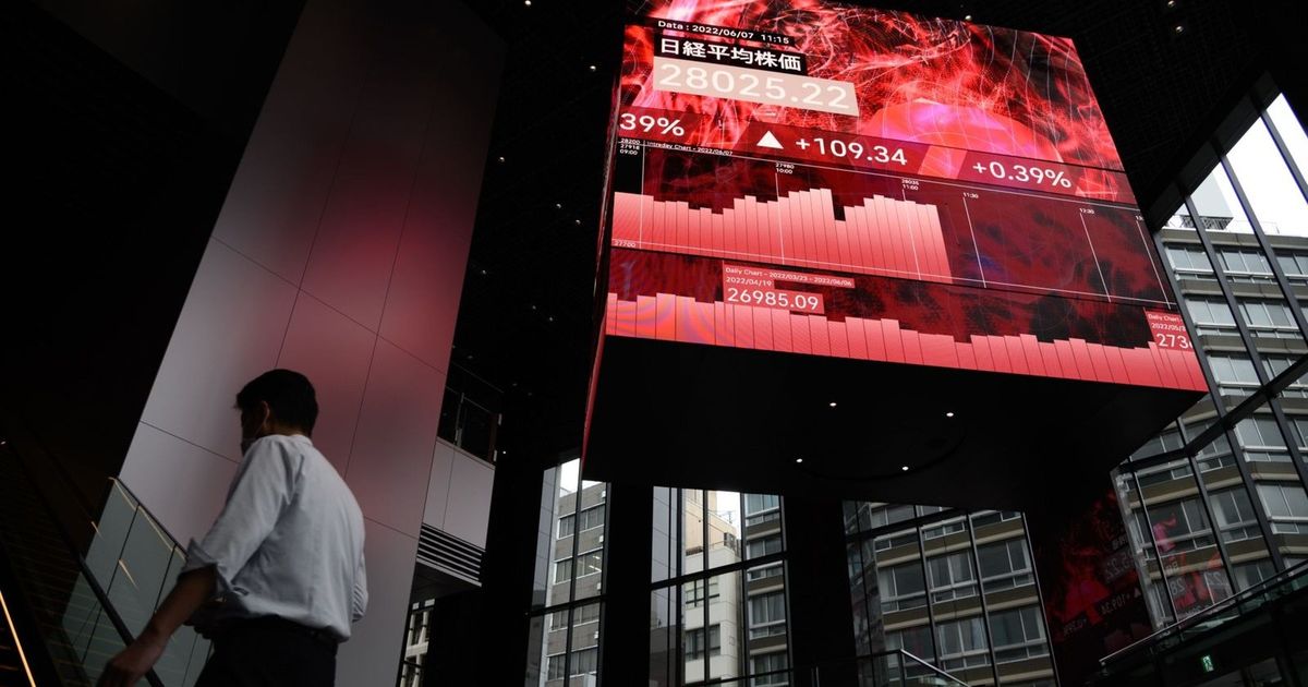 Asian stocks decrease in the midst of anxiety over exacerbation of the US deficit