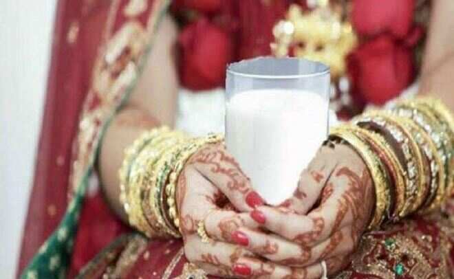 The bride and groom in honeymoon stop going to the bathroom know 9 strange rituals of marriage in the world