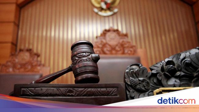 Ban for luxury judges