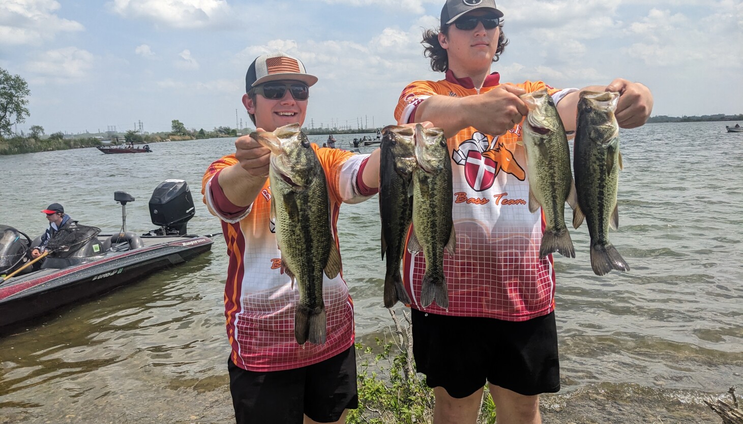 HOT May Day Leads to Strong Inaugural High School Regional Bass Fishing ARUND CHICAGO – ryan