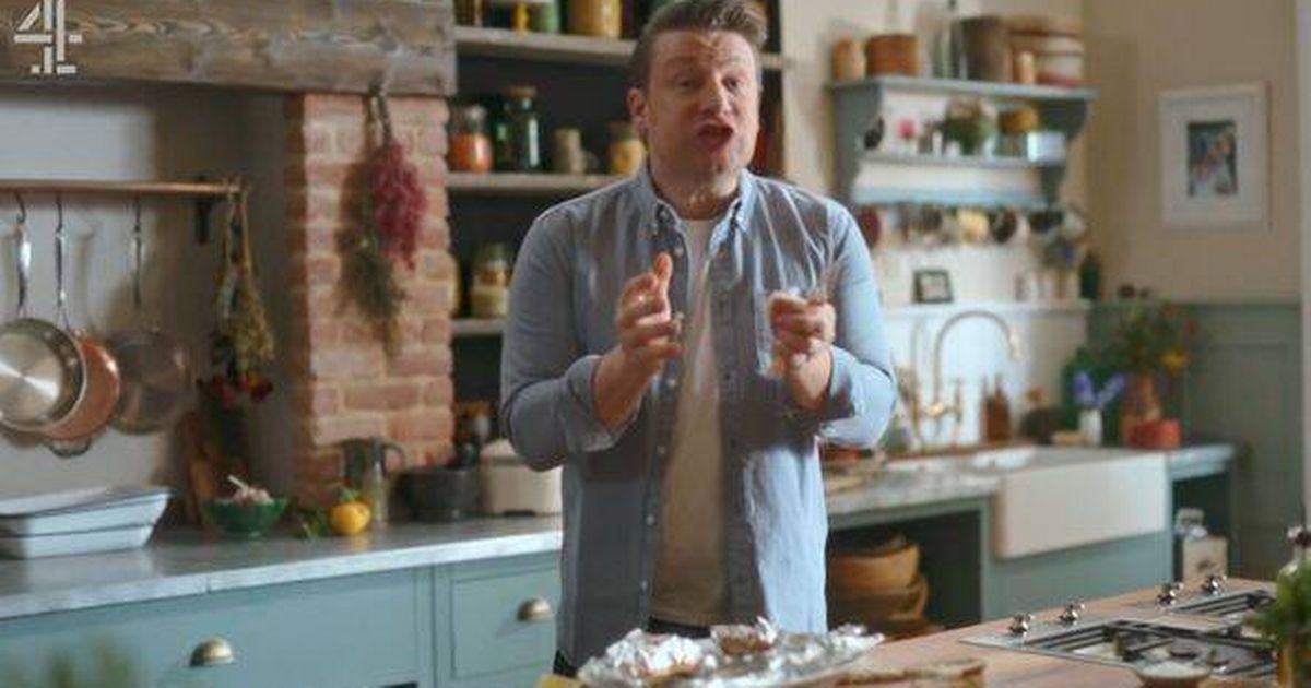 jamie-oliver’s-uncommon-trick-for-the-supreme-crispy-roast-potatoes