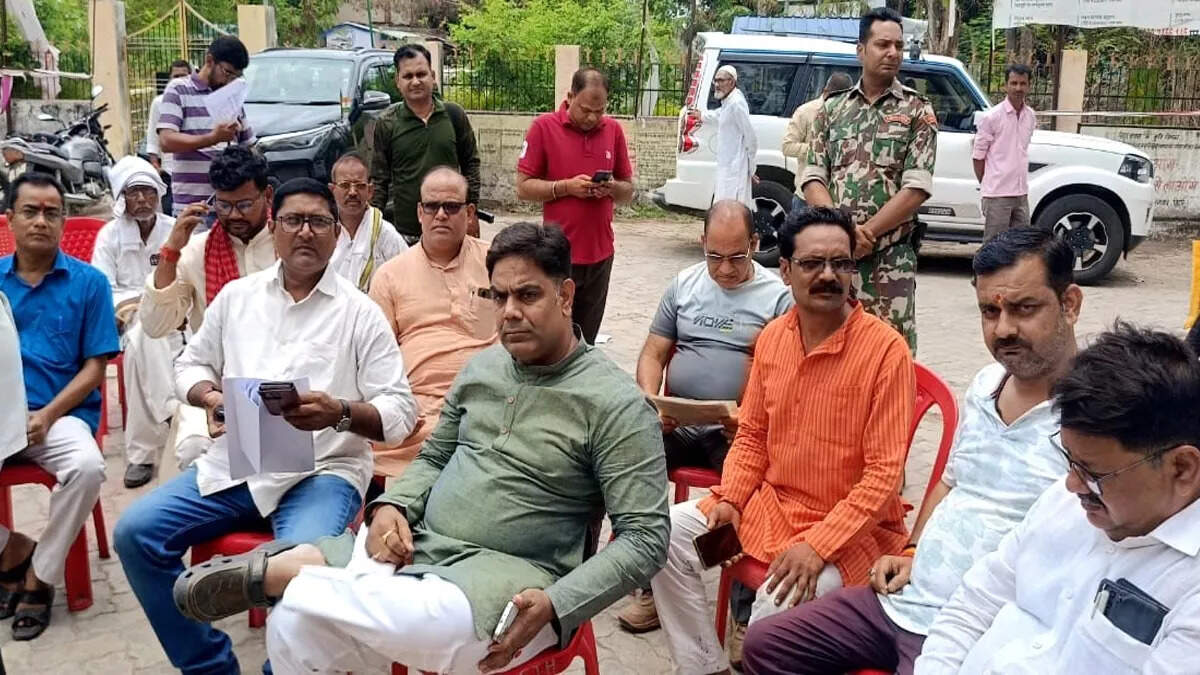 CO did not pick up phone for three days but sat on a Dharna with supporters in Bihar