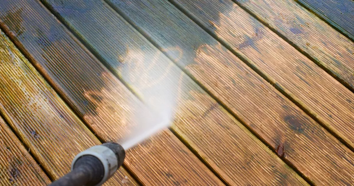 Woman Makes ‘Number One Mistake’ to Avoid Wen Painting Your Decking – ryan