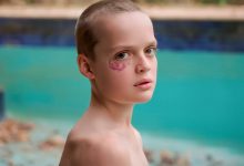a24’s-unusual-horror-movie-is-associated-studio’s-past-$-92m-hit,-cloak-directors