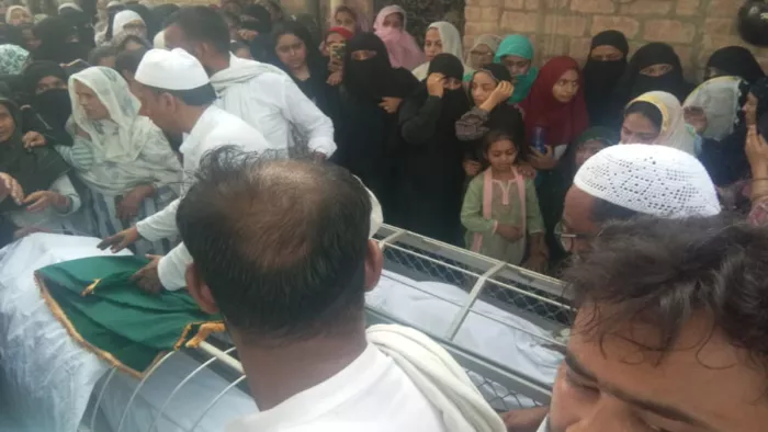 Cousin died due to drowning in the Ganges, looks corpses reached; Suburde Khak in the incompatible atmosphere – Body of the cousin drowning in the gangs reached and buried Karari