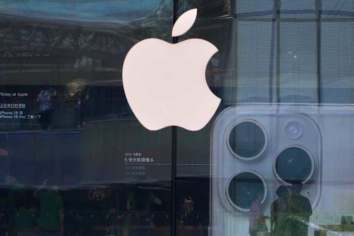 Apple HAS HAD FAW INFINES IN THE PAST TO START Making iPhones In US – ryan
