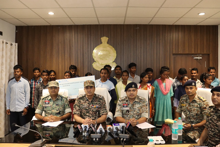 24 Naxalites surrendered in Bijapur, Chhattisgarh