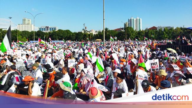 PKS holds the action Save Gaza in Kemayoran, attended by a number of digits