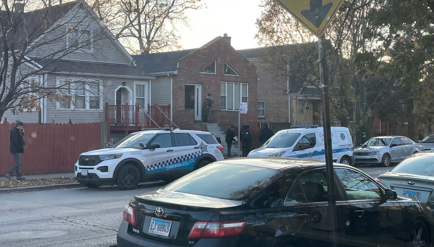 federal-brokers-arrest-2-venezuelan-men-in-connection-with-chicago-lawn-mass-capturing