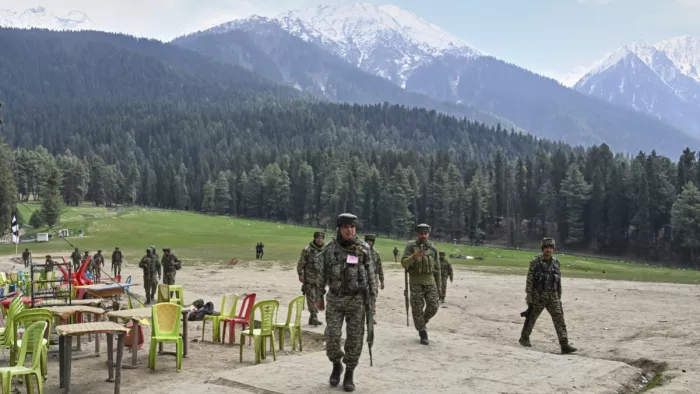 A month after the Pahalgam attack, Kashmir was abandoned, the Bharat became cheaper than the train coming to Srinagar -Mumbai to Srinagar flight tickets dropped after the Pahalgam attack attacked Kashmir Tourism Impact