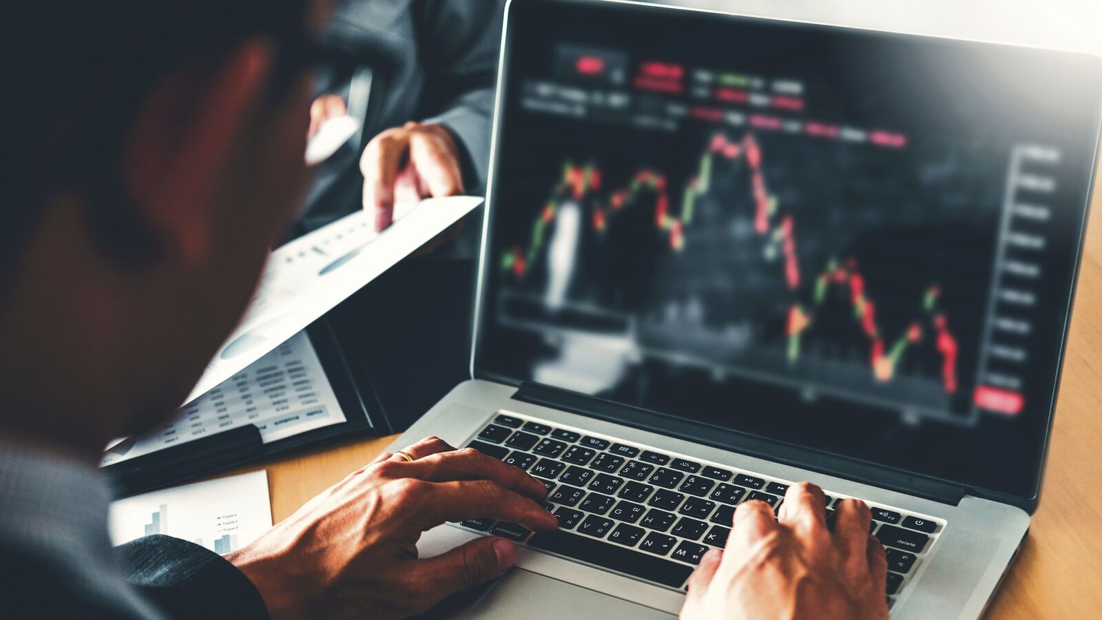 650% rally over five years! Small-cap-multi-powerer stock in focus after issuing foreign exchange effects | Einsmark news