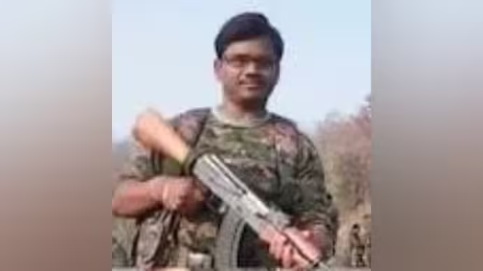 A top Naxalite leader of Rs 10 Lakh was killed in Jharkhand, another 24 surrendered