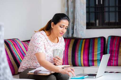 Should support be made in the earnings of the man? Start these 6 small businesses sitting at home, illiterate women also earn 20,000 rupees each month