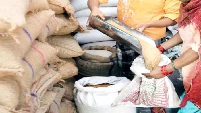 Disorders in the distribution of rations in Seraikela, DSO acted; Shop Suspended – Saraikela News PDS Shop suspended for irregularities for food distribution