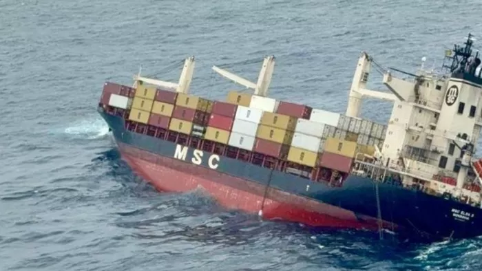 The ship of Liberia crashed near Kerala coast, oil fell into the sea; Warning issued in Kochi – Liberia hacked vessel on Kerala Coast Crewer Requested Oil -Holder Fall in Sea