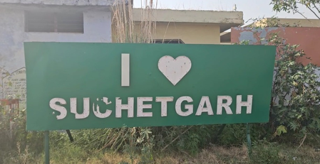 Things are normal at the border of Suchetgarh to Indo-Pak Wearing, and life returns to the track