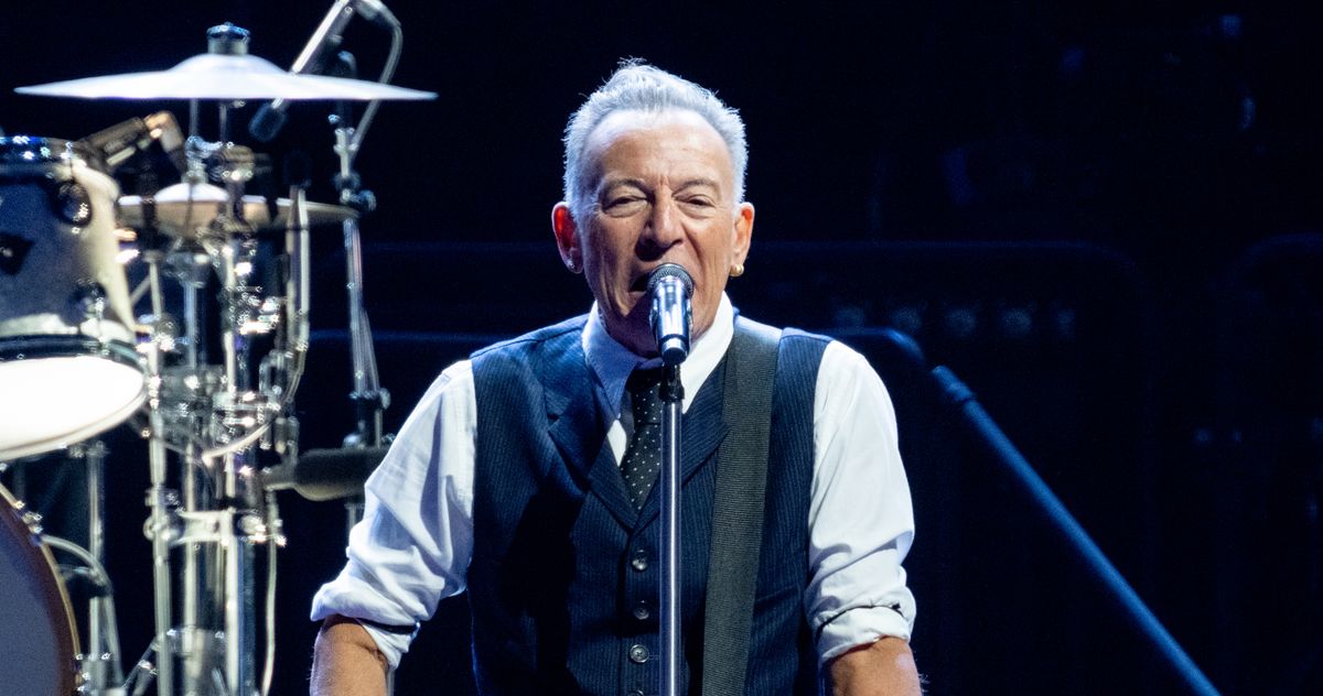 bruce-springsteen-criticisms-trump-administration-at-concert