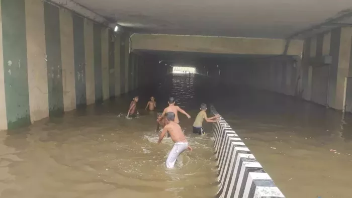 Water logging before the Monsoon at Minto Bridge, Open Poll van Delhi Government Claims -Minto Bridge -Wakking Unlocked Delhi -Governments claims New Delhi City News