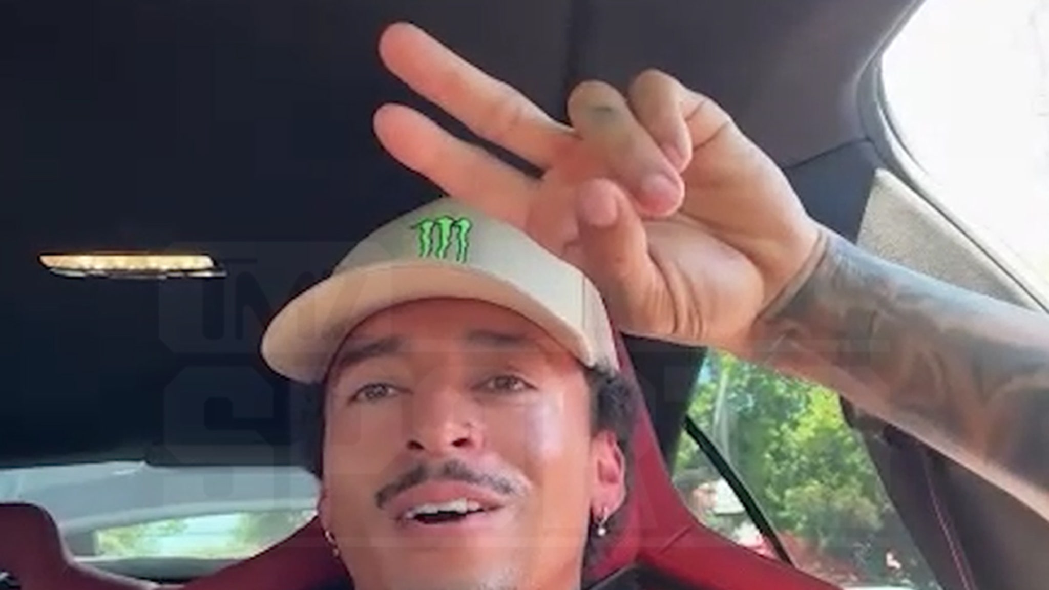 nyjah-huston-teaes-‘special’-machine-gun-kelly-appeararance-at-santa-monica-sls-tournament