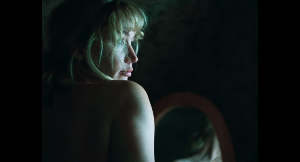 a-brutal-but-lovely-portrait-of-a-girl-on-the-edge