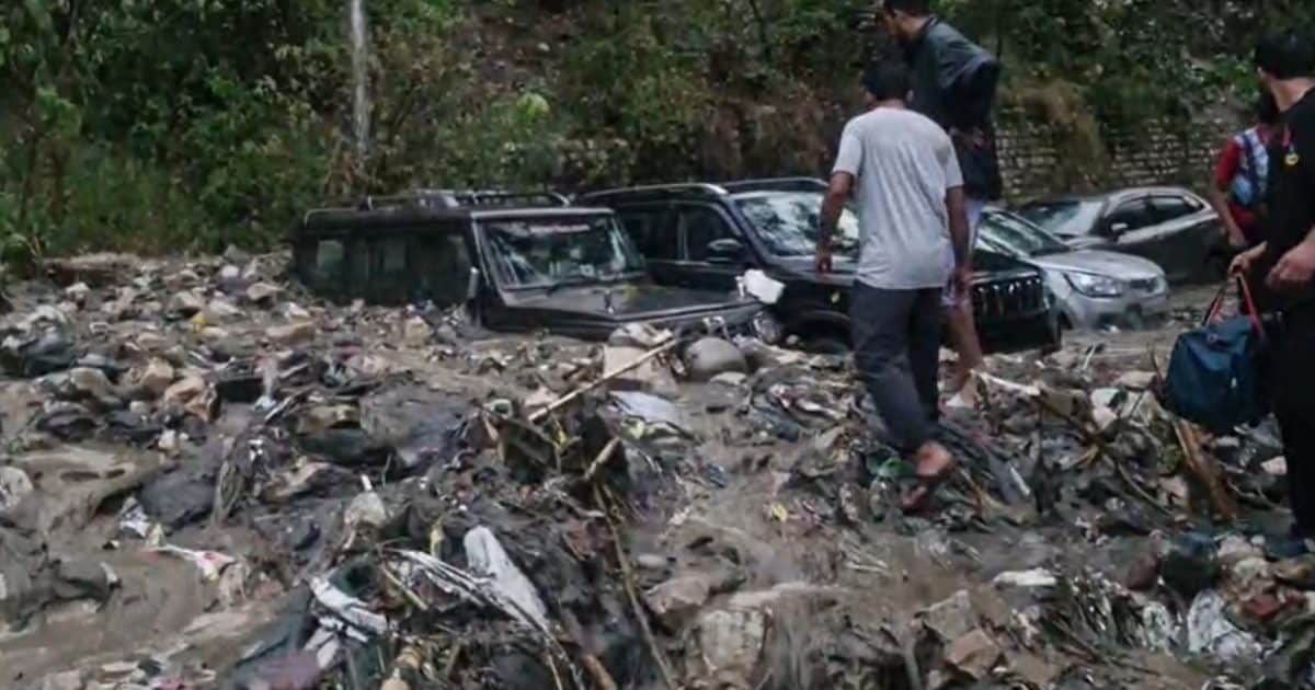 Heavy rain in Himachal Pradesh, Flash Flood in Rampur, hit 20-30 vehicles, young man dies in Chamba