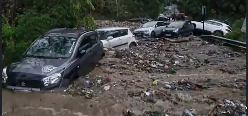 Sudden flood in sutlej after heavy rains, 20 vehicles damaged in Nirmand of Kullu