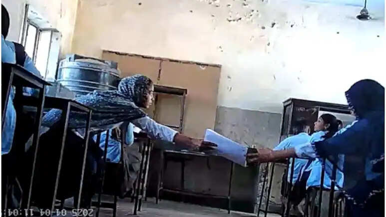 Video of Copying in Rajasthan 10th Council Investigation Viral, Investigation Committee compiled before the result comes