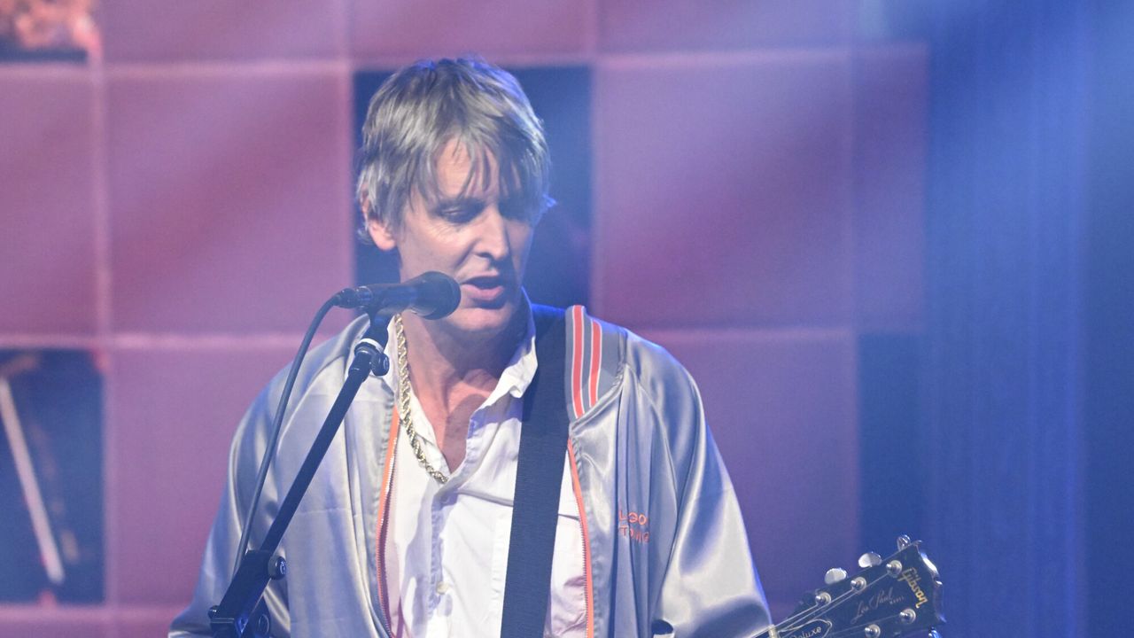 Watch Pavement Perform “Harness Your Hopes” on Colbert – ryan