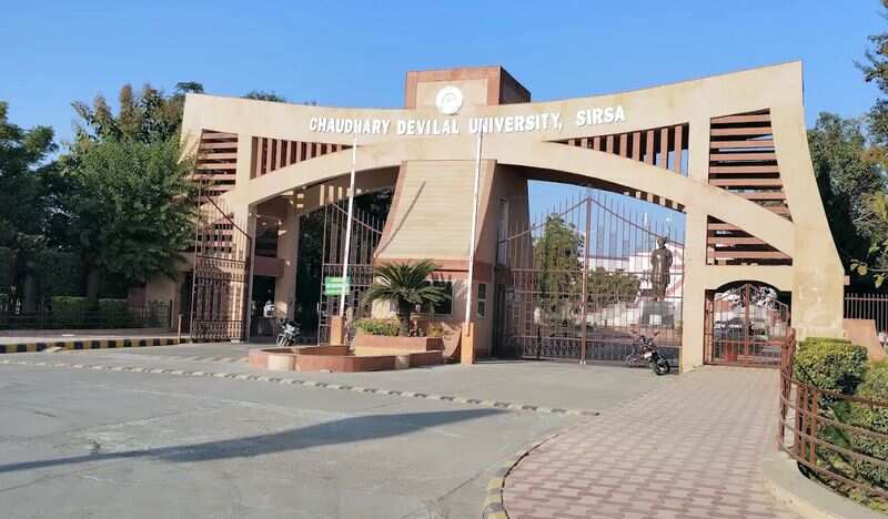 Vice -Chancellor of the University under the circle of criticism, political storm as a result of the change of the name of the building