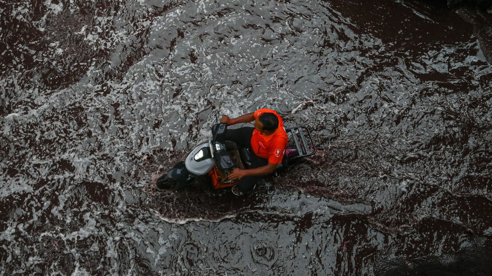 Mumbai Weather: Local trains delay, traffic disrupted, flights are derived as heavy rain, city weakening | Today news