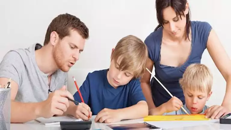 كيف-تساهم-العلاقات-الأسرية-في-بناء-شصية-صحية-وسعيدة؟