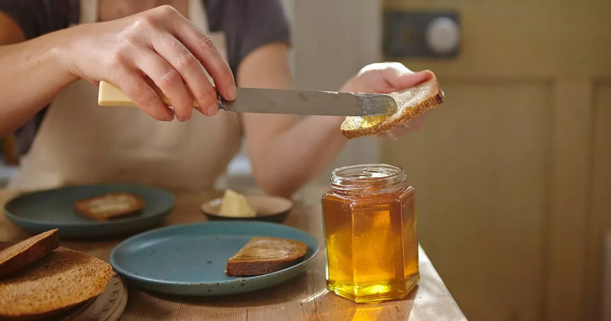 honey-lasts-‘decades-longer’-without-spoiling-if-you-protect-it-in-one-place