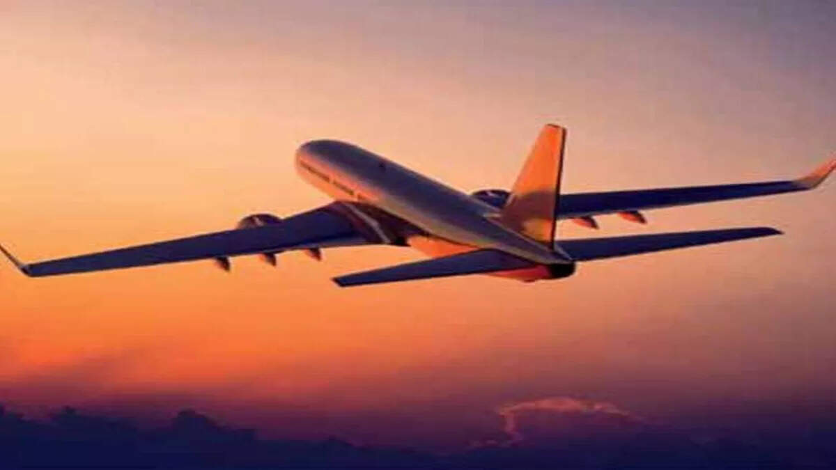 Four flights coming to Delhi Varanasi distract, bad weather and fuel shortage; Loading together